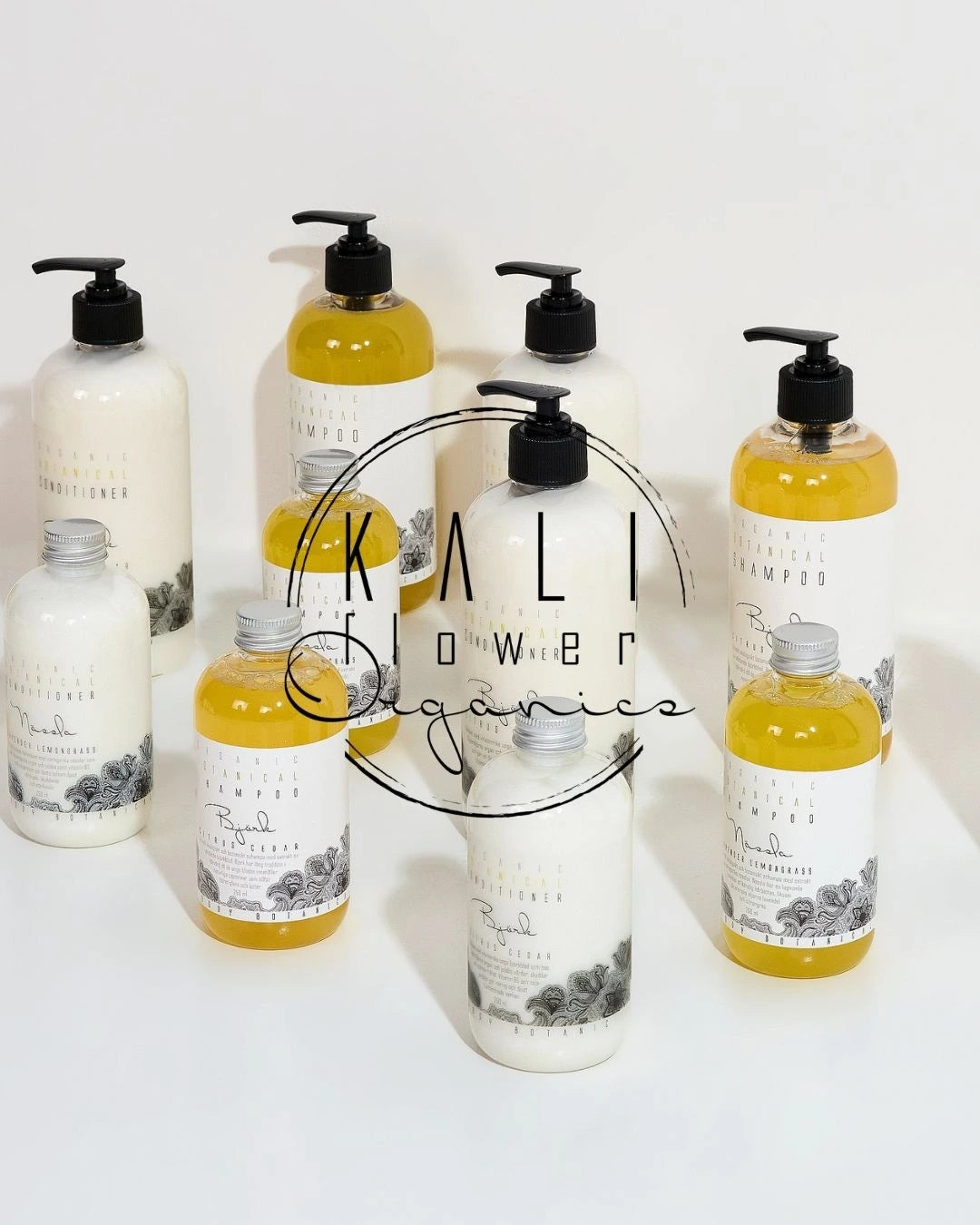 Varumärkesbild från Kaliflower Organics med logotyp i mitten. 