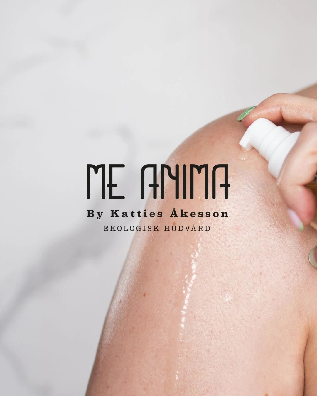 Varumärkesbild från Me Anima med logotyp i mitten. 